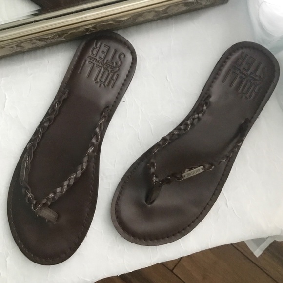 Hollister Shoes - ✨Hollister dark brown flip flops✨